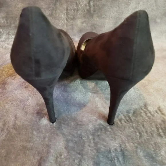 LC Johanna Black‎ 10M faux suede platform 5" heels - Picture 4 of 6